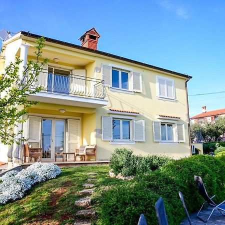 Apartment Laetitia Kaštelir Екстериор снимка