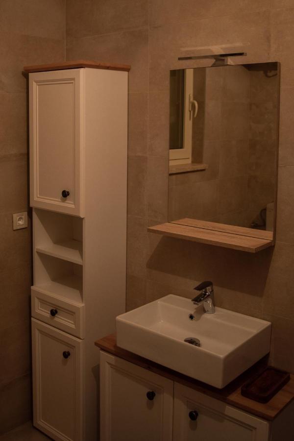 Apartment Laetitia Kaštelir Екстериор снимка