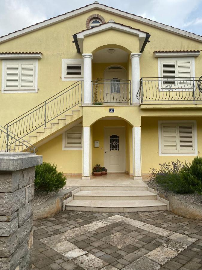 Apartment Laetitia Kaštelir Екстериор снимка