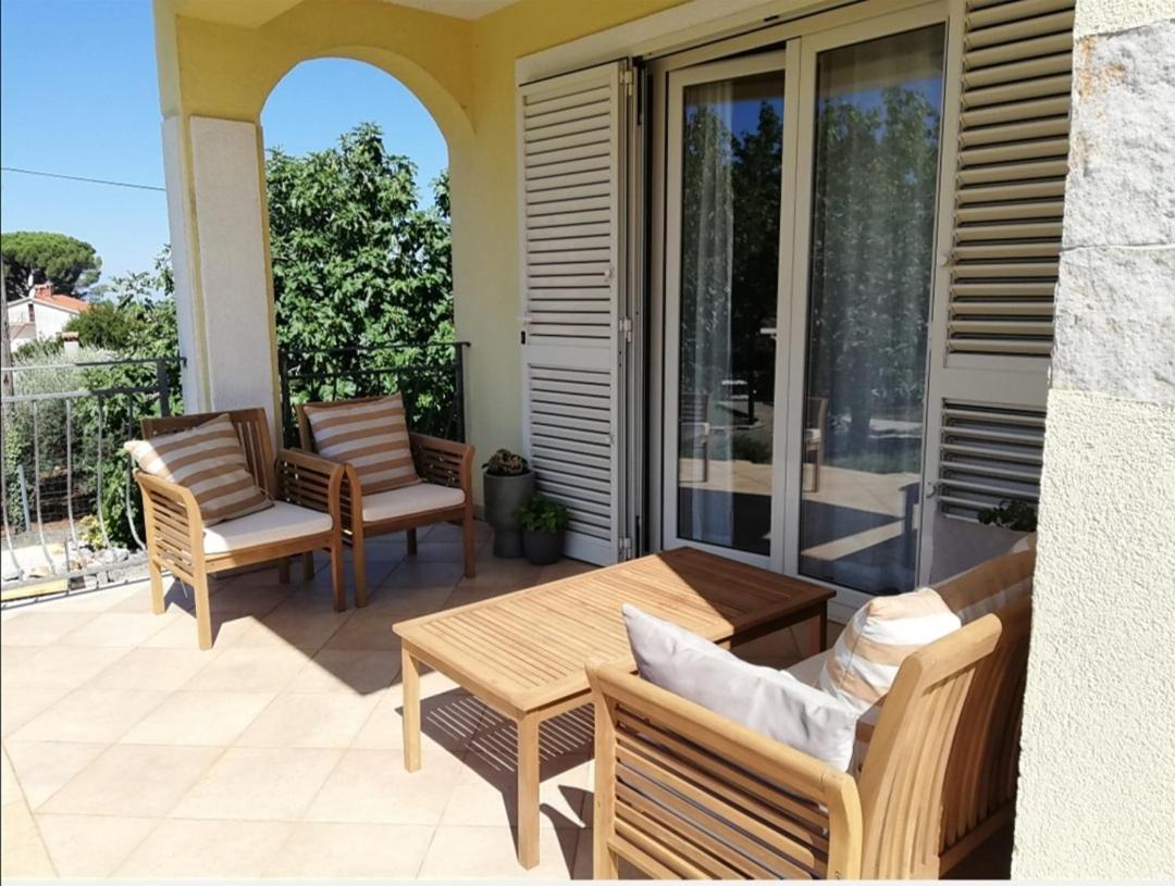 Apartment Laetitia Kaštelir Екстериор снимка