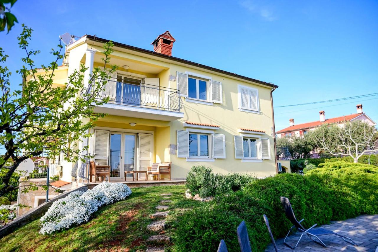 Apartment Laetitia Kaštelir Екстериор снимка
