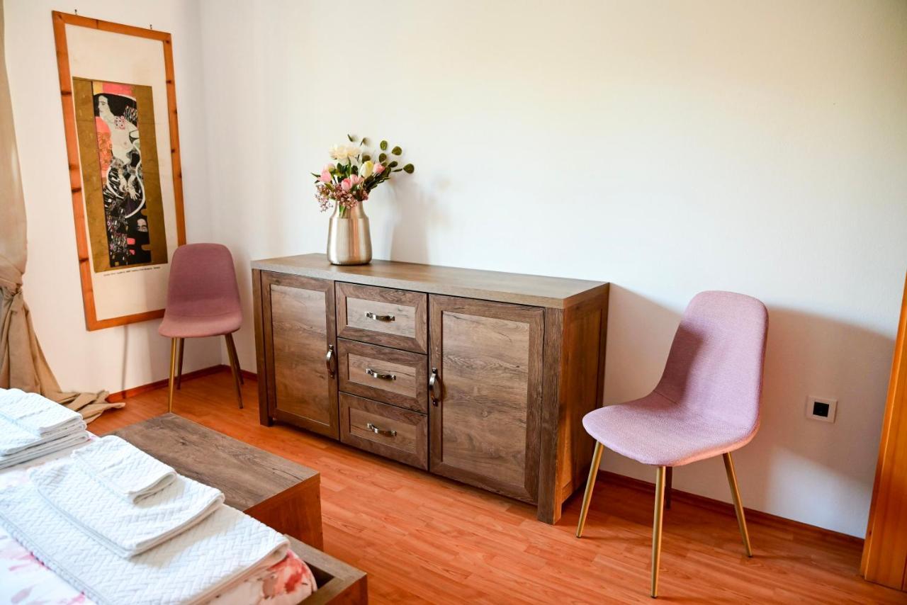 Apartment Laetitia Kaštelir Екстериор снимка