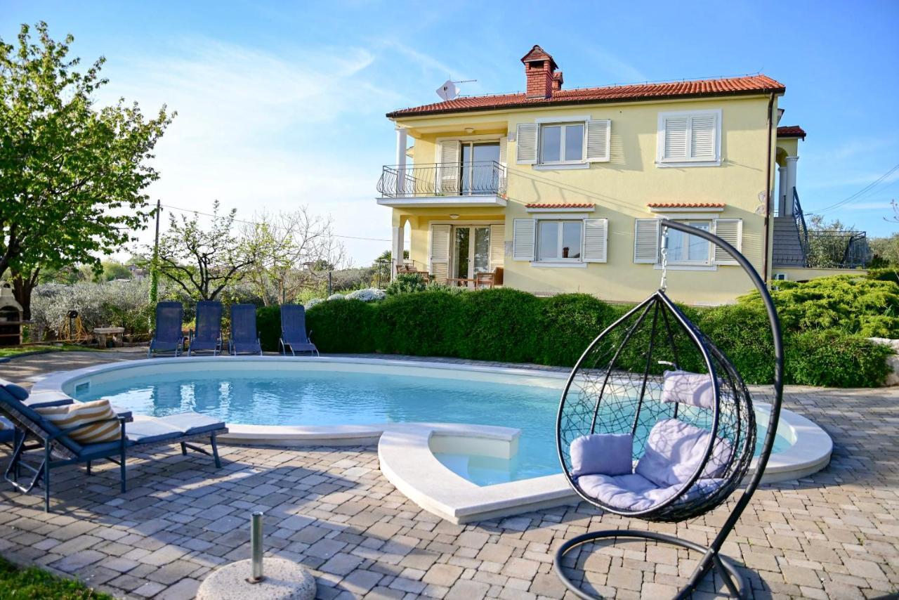 Apartment Laetitia Kaštelir Екстериор снимка