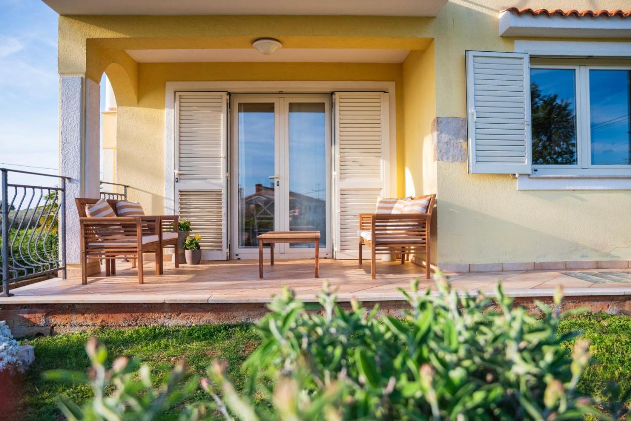 Apartment Laetitia Kaštelir Екстериор снимка