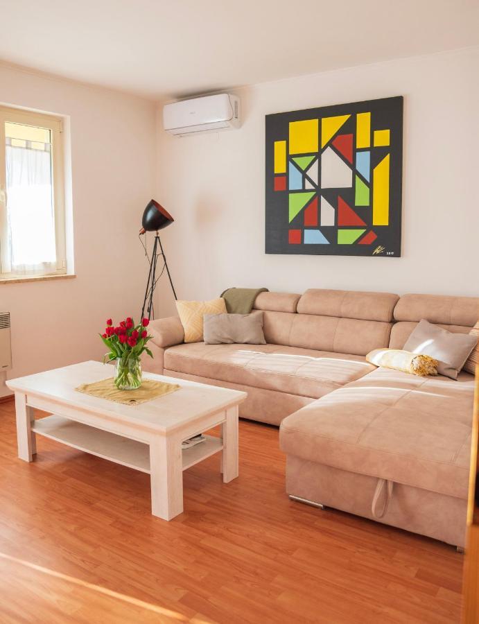 Apartment Laetitia Kaštelir Екстериор снимка