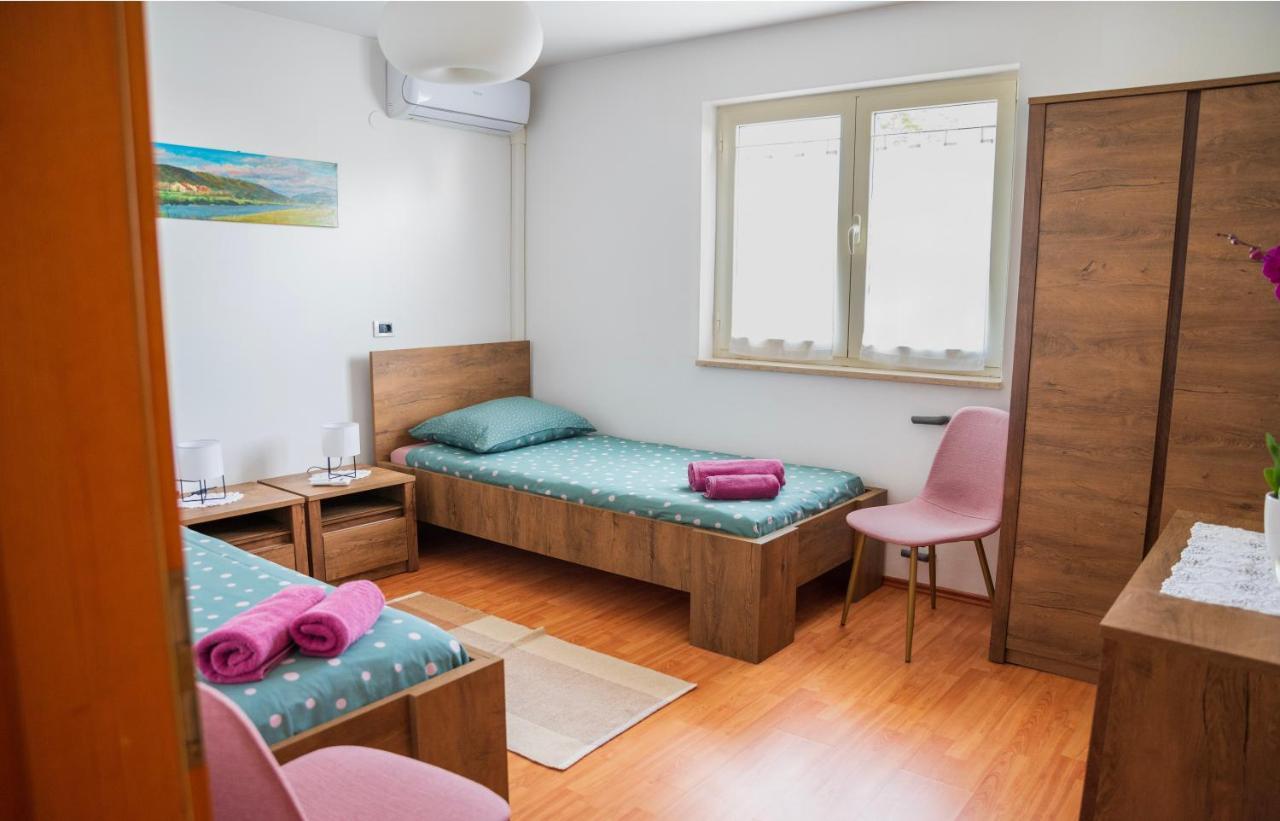 Apartment Laetitia Kaštelir Екстериор снимка