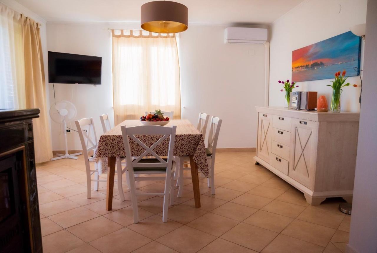 Apartment Laetitia Kaštelir Екстериор снимка