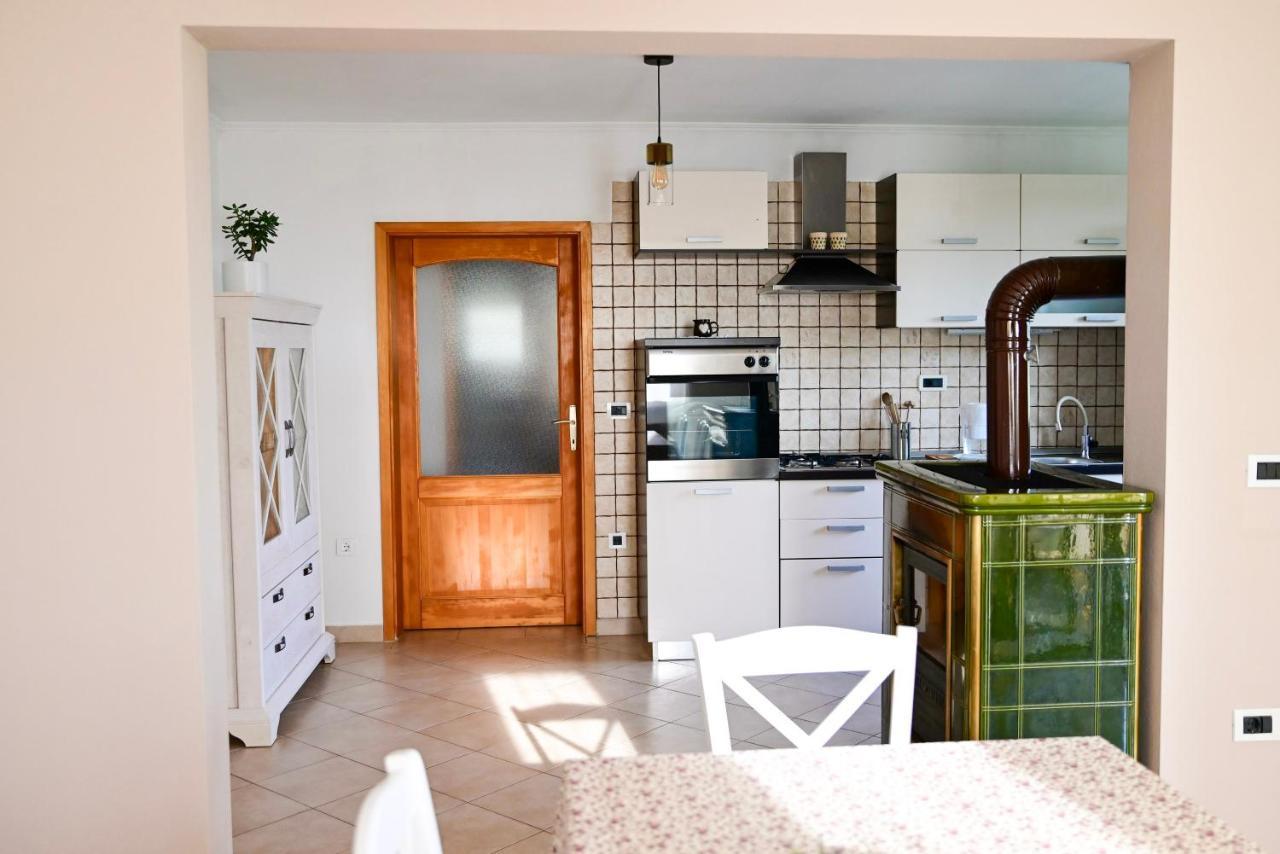 Apartment Laetitia Kaštelir Екстериор снимка