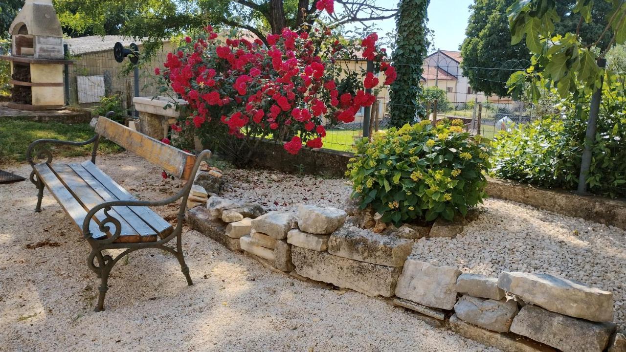 Apartment Laetitia Kaštelir Екстериор снимка